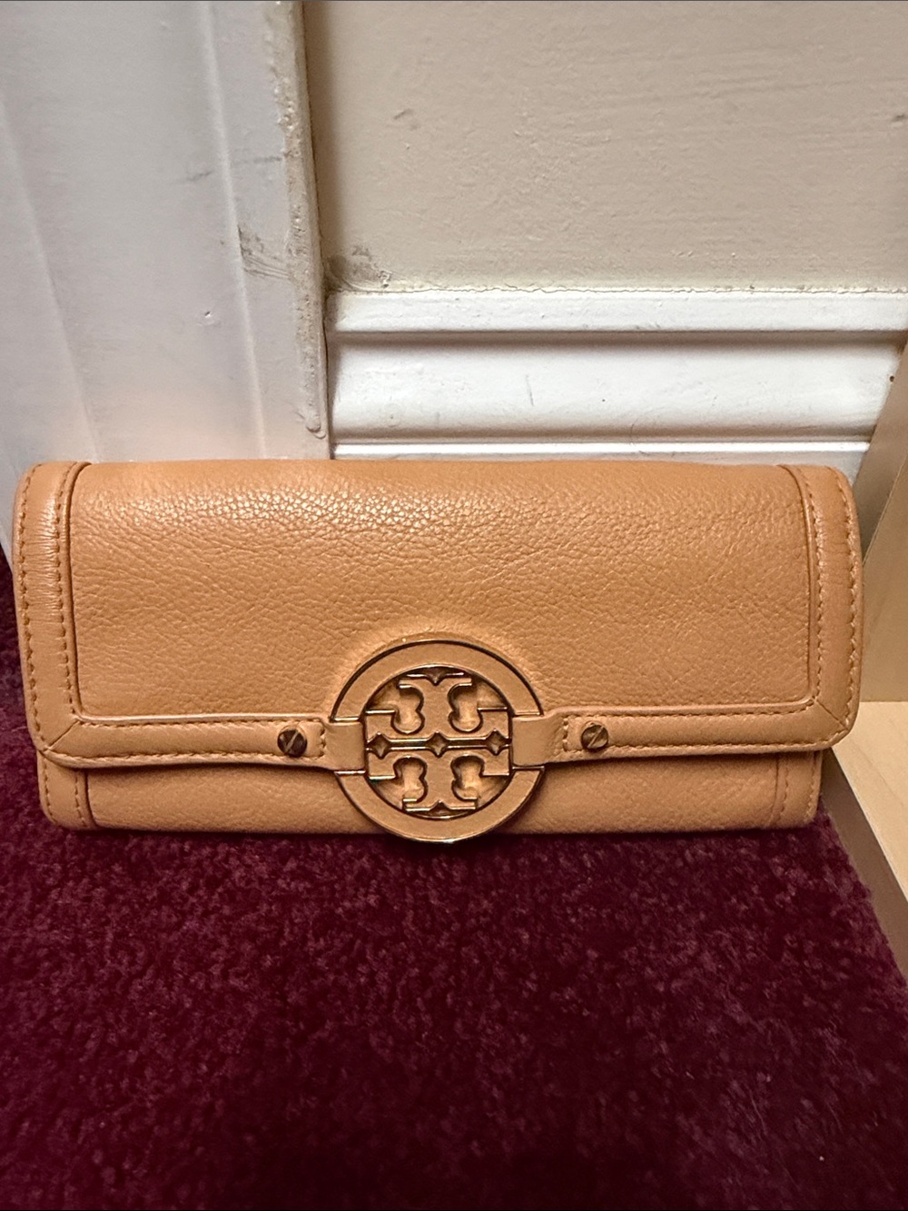 Tory Burch Beige/Tan Leather Logo Clutch Wallet